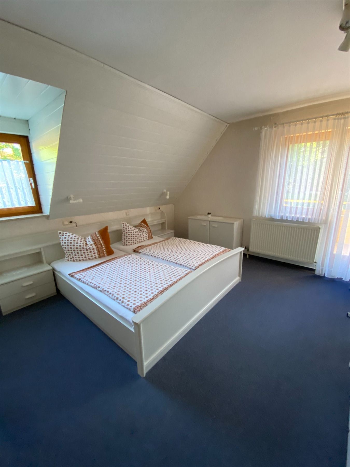 Doppelzimmer unter der Dachschräge bei ADI HOTELS KNÜLLWALD